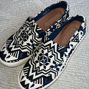 Womens NWOT TOMS SNEAKER